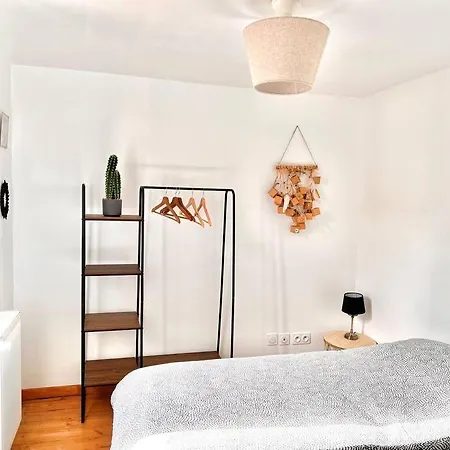 Maison Avec Terrasse Cosy, 2 Chambres, Wifi, Parking *