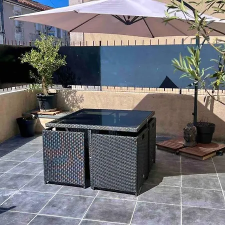 Maison Avec Terrasse Cosy, 2 Chambres, Wifi, Parking *