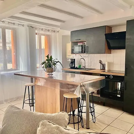 Maison Avec Terrasse Cosy, 2 Chambres, Wifi, Parking